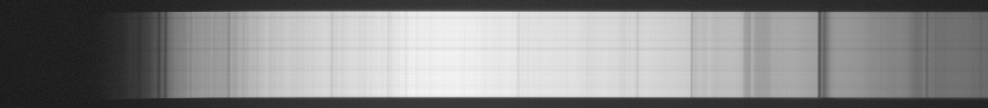 Tageslichtspektrum mit DADOS 200 L/mm und STF-8300M CCD-Kamera. Dargestellt ist nur das mittlere Spektrum mit höchster Auflösung. Spektrum: Wolfgang Gauger, Hermann Klein und Klaus-Dieter Finke